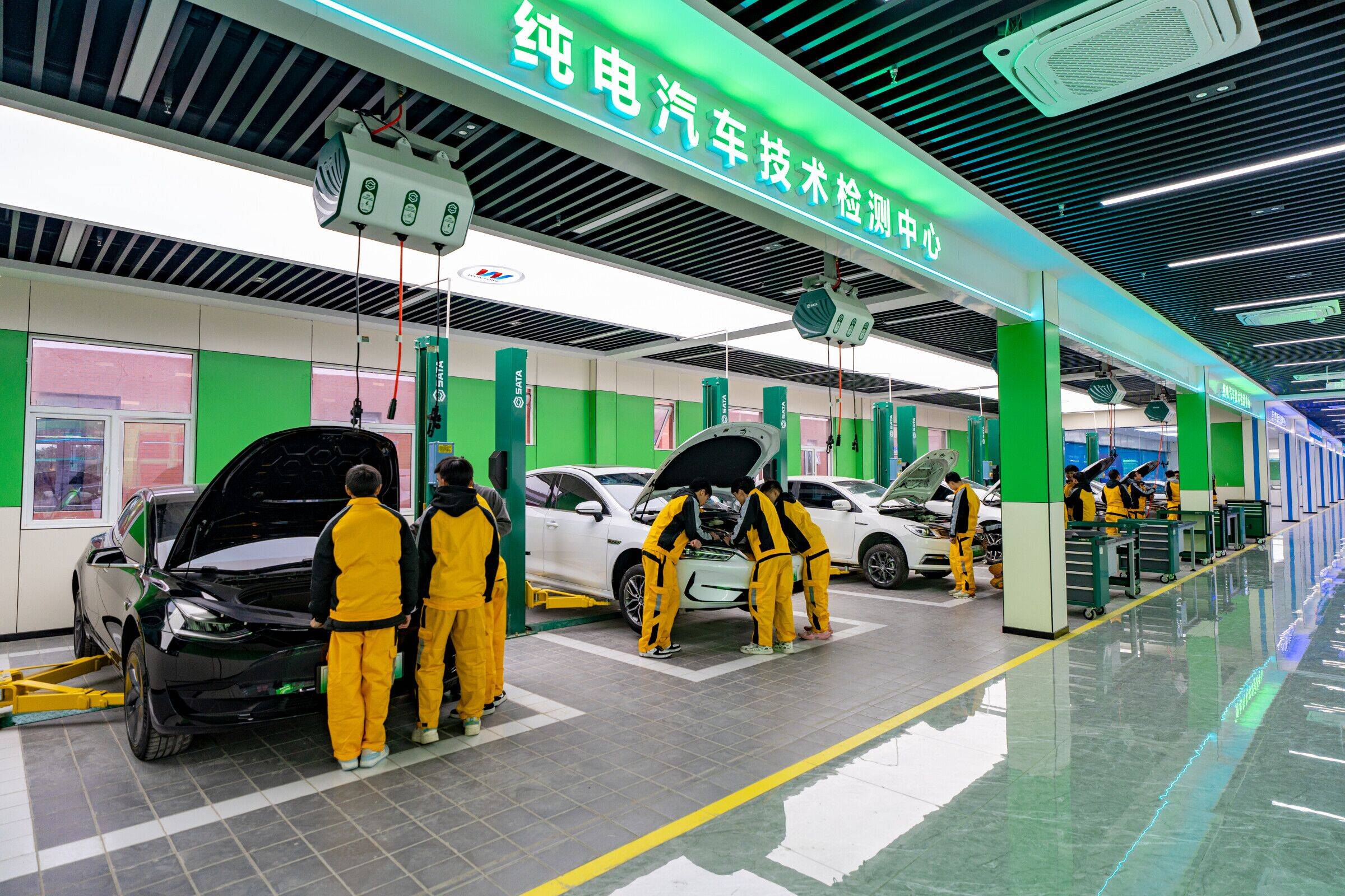 新能源汽车应用与维修方向